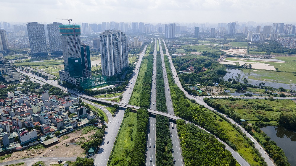 Đại lộ Thăng Long, một trong những tuyến giao thông quan trọng kết nối khu vực Hòa Lạc với trung tâm thành phố